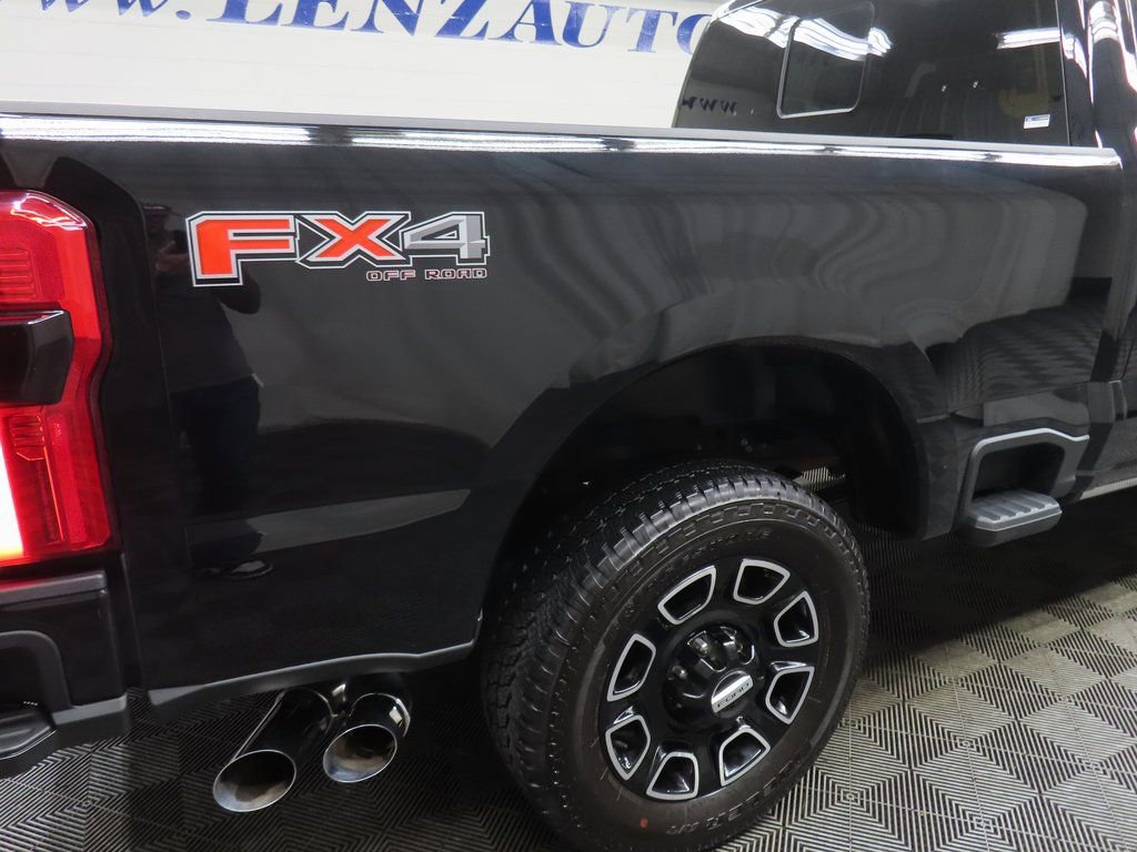 Used 2025 Ford F350 Platinum w/ FX4 Off-Road Package image 40