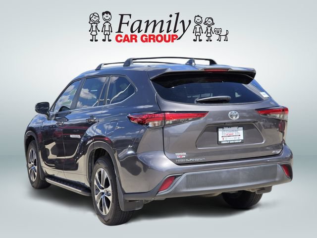 Used 2023 Toyota Highlander XLE FWD image 3