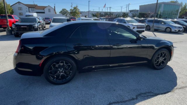 Used 2022 Chrysler 300 Touring L w/ Comfort Group AWD/4WD image 2