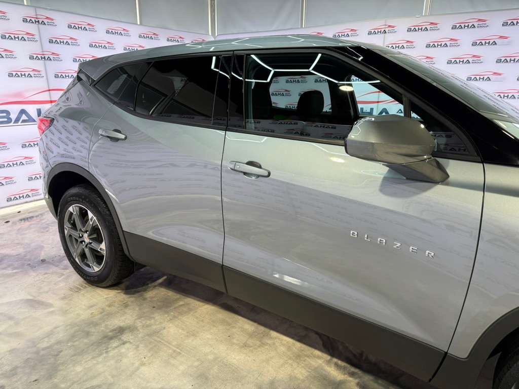 Used 2025 Chevrolet Blazer LT AWD/4WD image 7