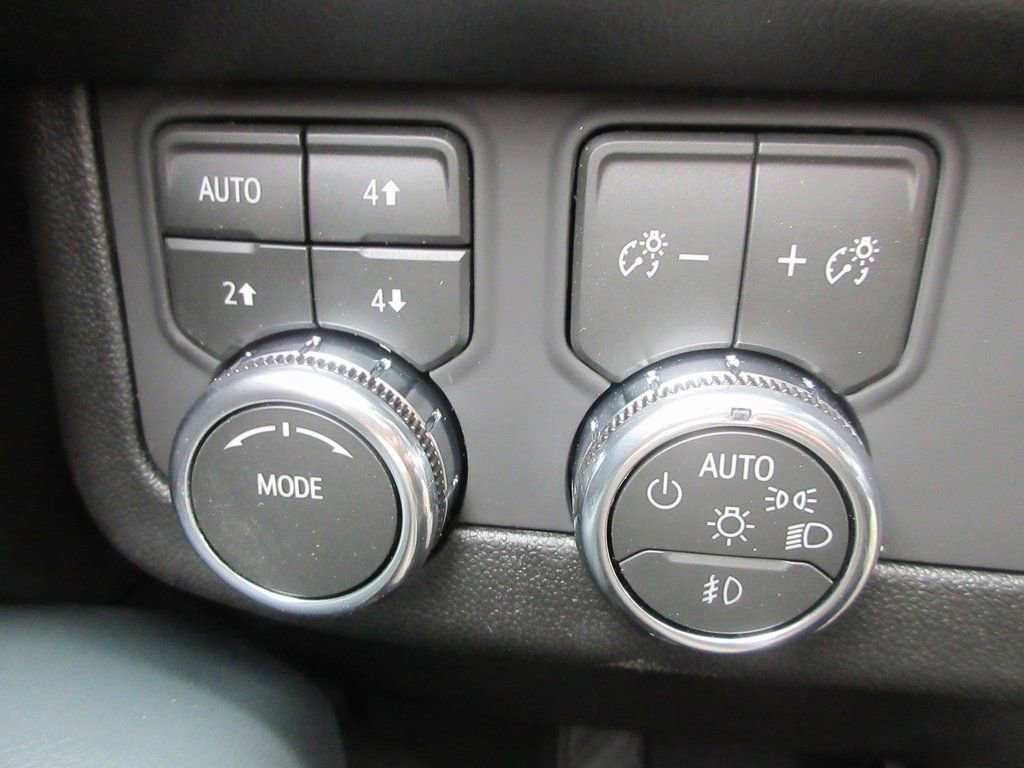 New 2026 GMC Yukon XL AT4 w/ AT4 Premium Package image 16