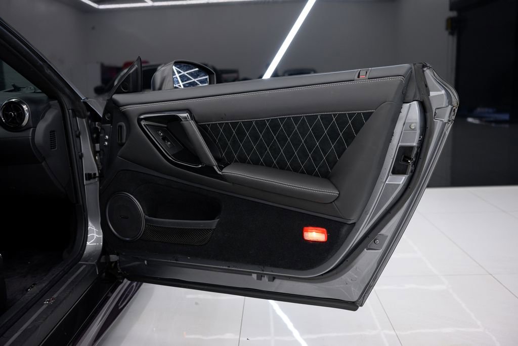 Used 2018 Nissan GT-R Premium image 39