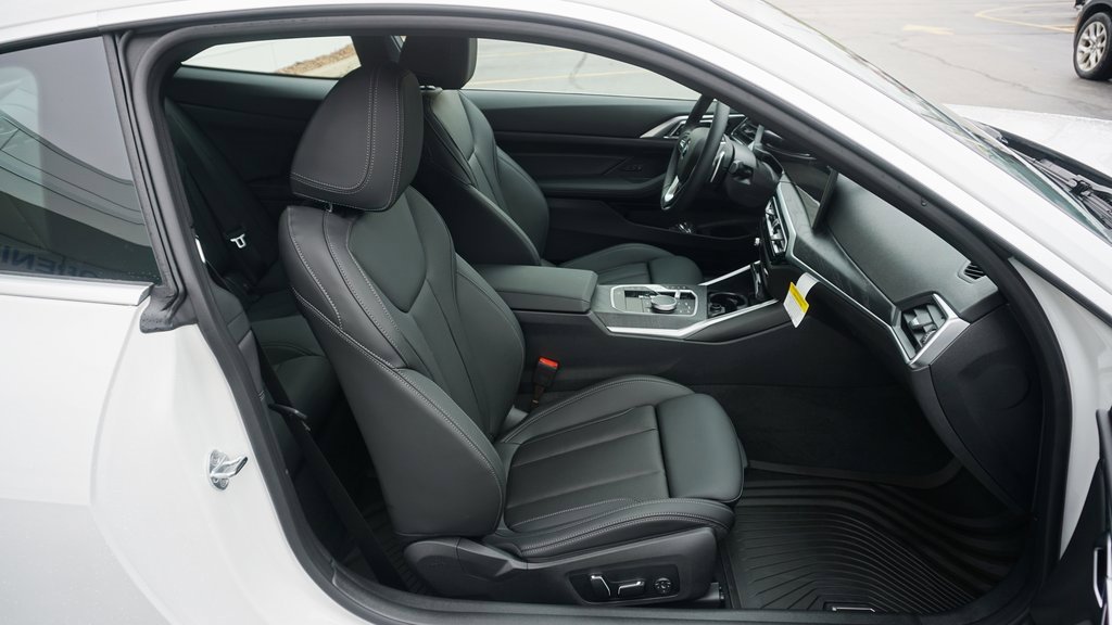 Used 2024 BMW 430i xDrive Coupe w/ Premium Package image 8