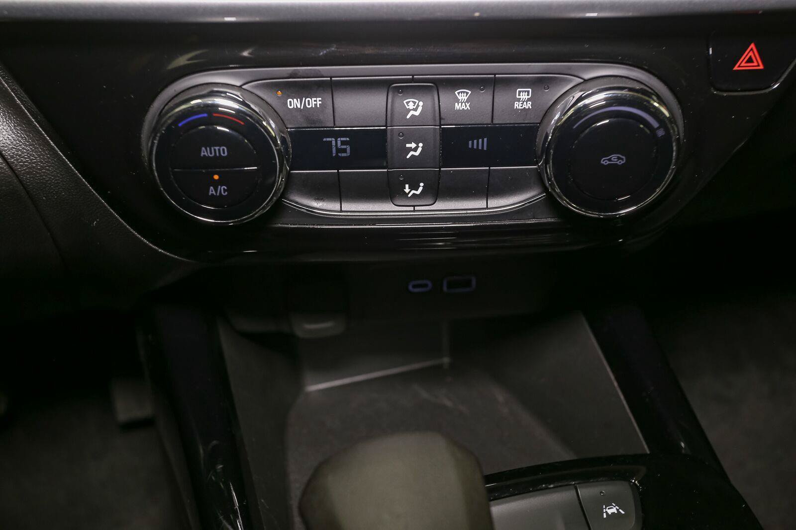 Used 2025 Chevrolet Trax LT FWD image 30
