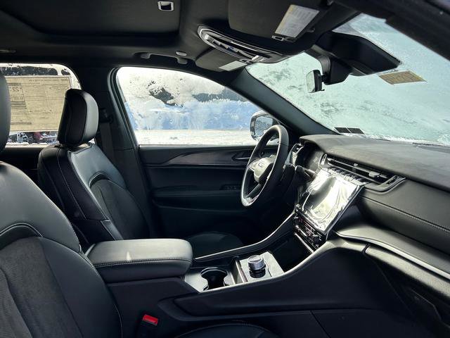 New 2025 Jeep Grand Cherokee Altitude image 22