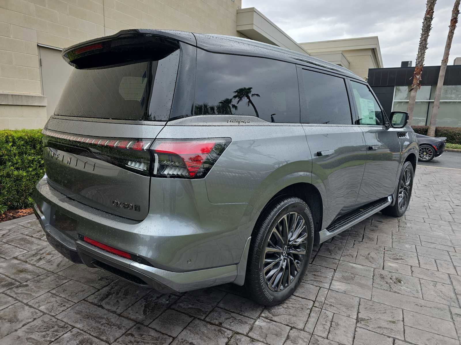 New 2026 INFINITI QX80 Autograph w/ Premium Cargo Package image 3