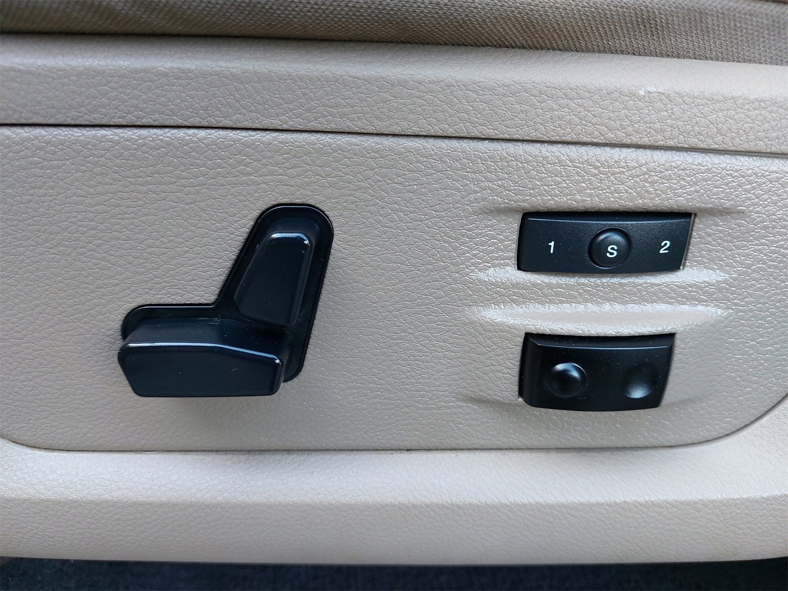 Used 2012 RAM 2500 Laramie w/ Protection Group image 34