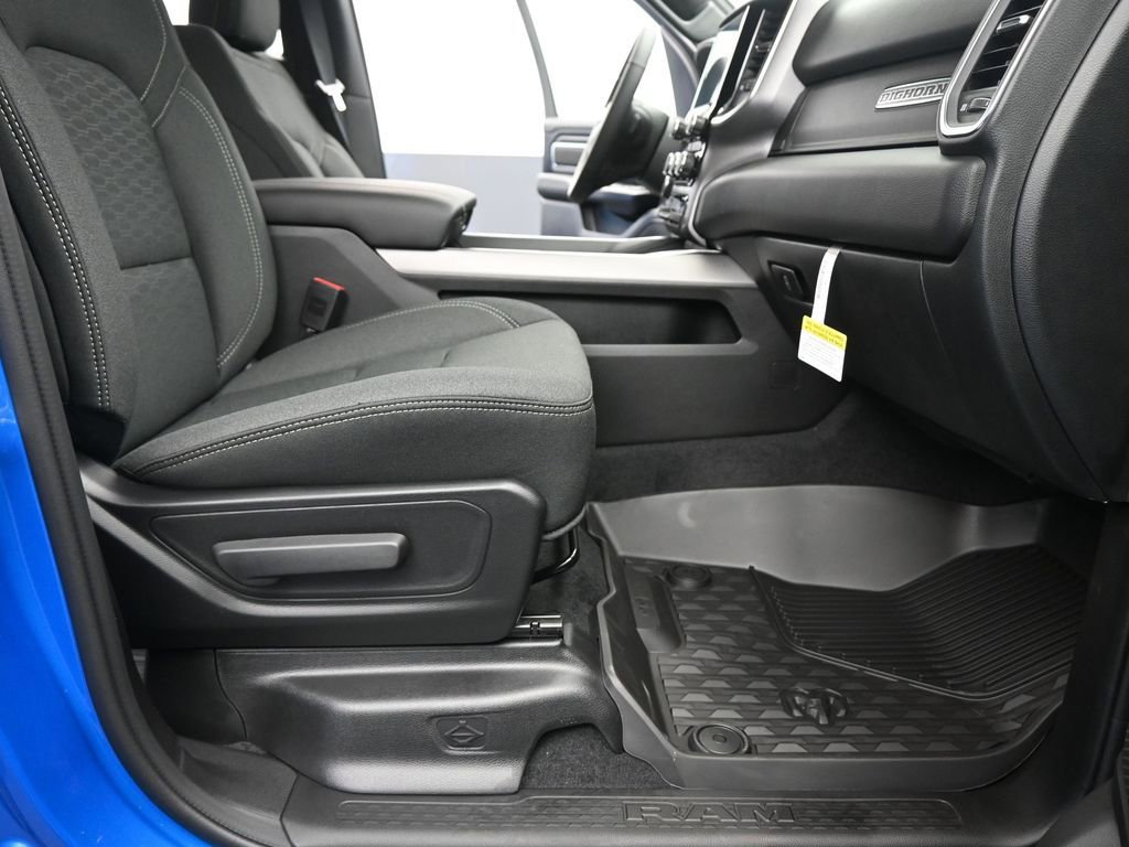 New 2026 RAM 1500 4x4 Crew Cab image 21