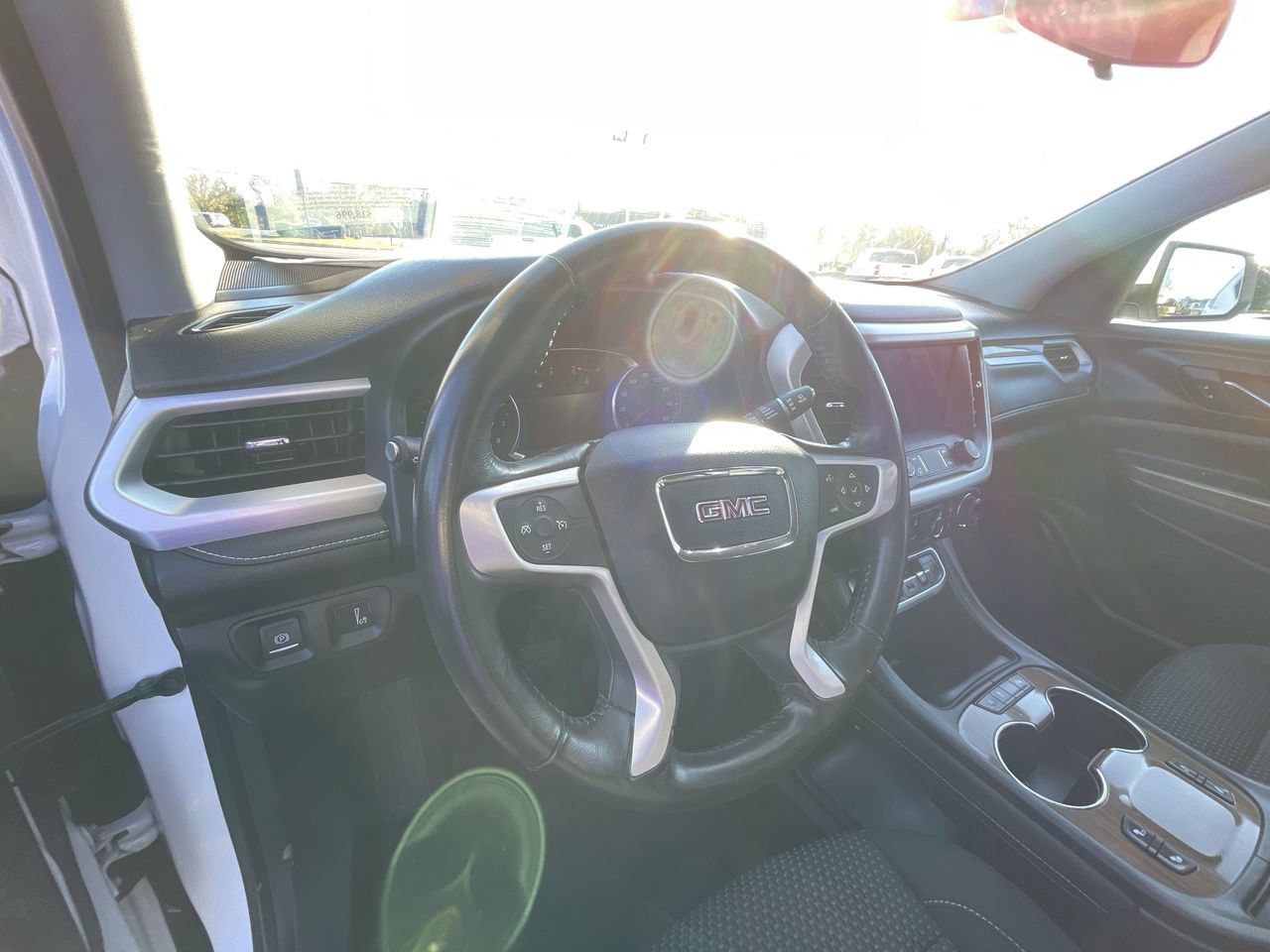 Used 2020 GMC Acadia SLE w/ Driver Convenience Package FWD image 10