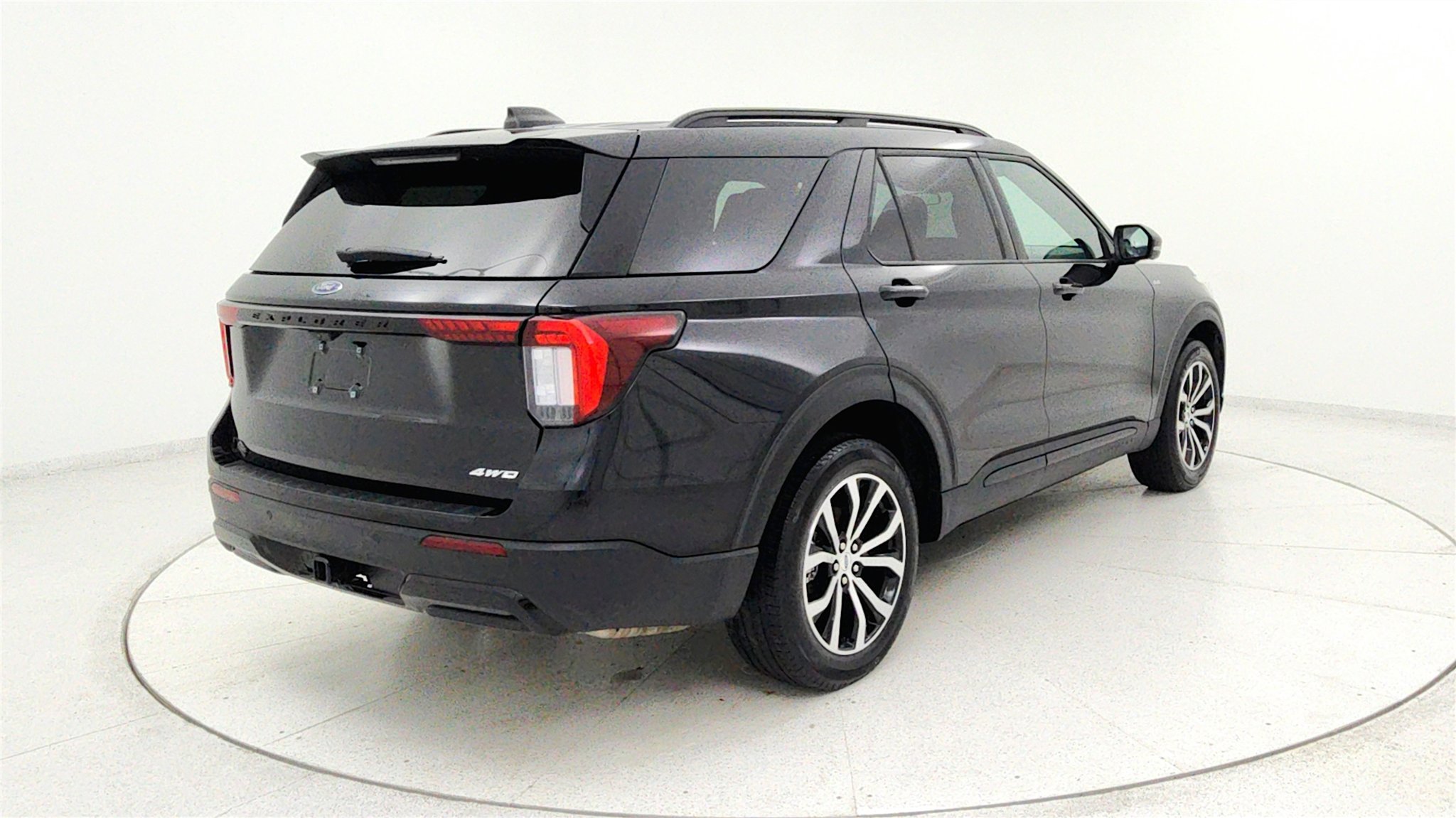 Used 2025 Ford Explorer ST-Line image 4