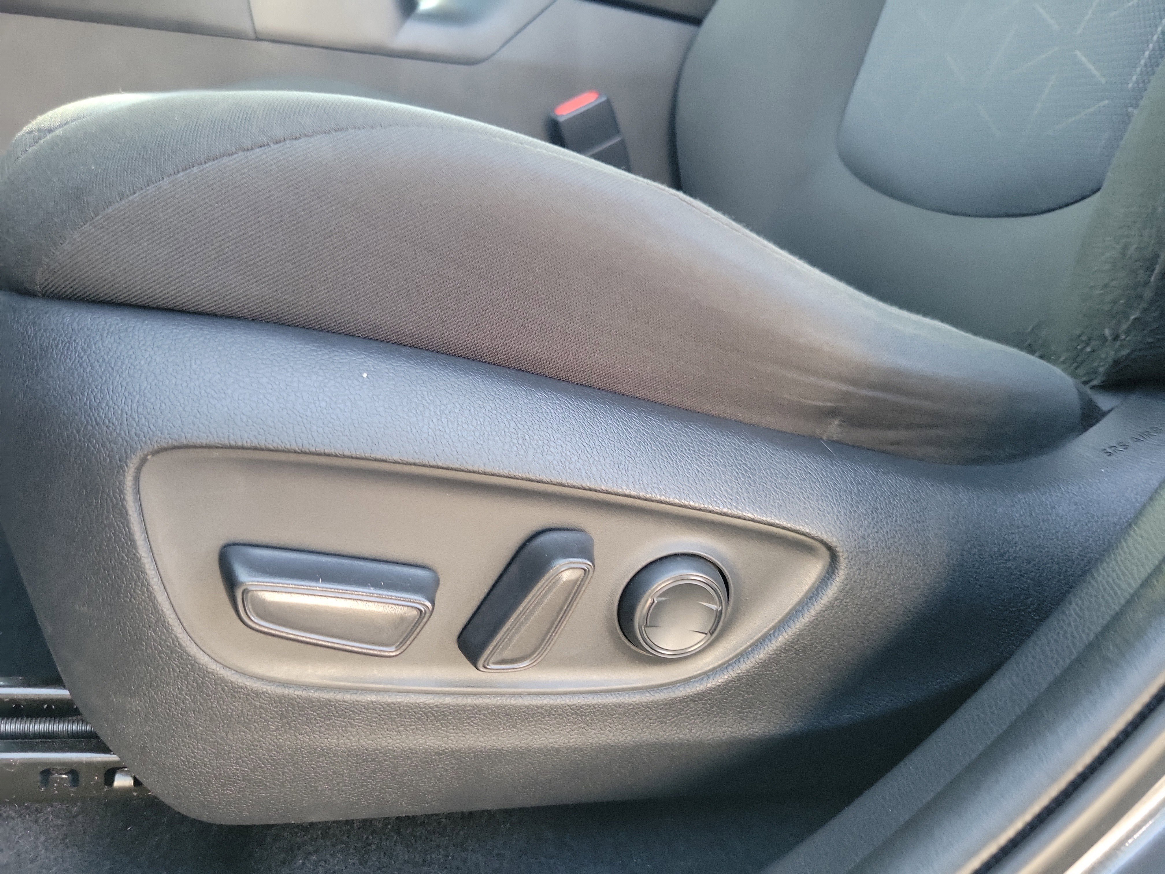 Used 2022 Toyota RAV4 XLE image 19