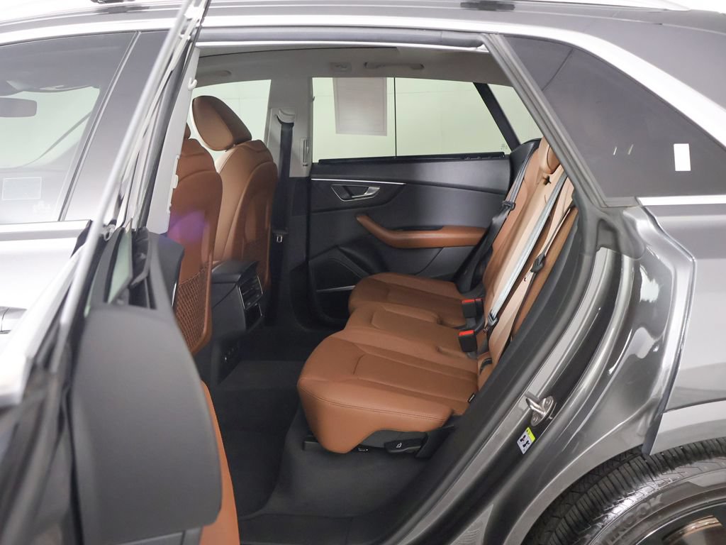 Used 2022 Audi Q8 Prestige w/ Prestige Package AWD/4WD image 34