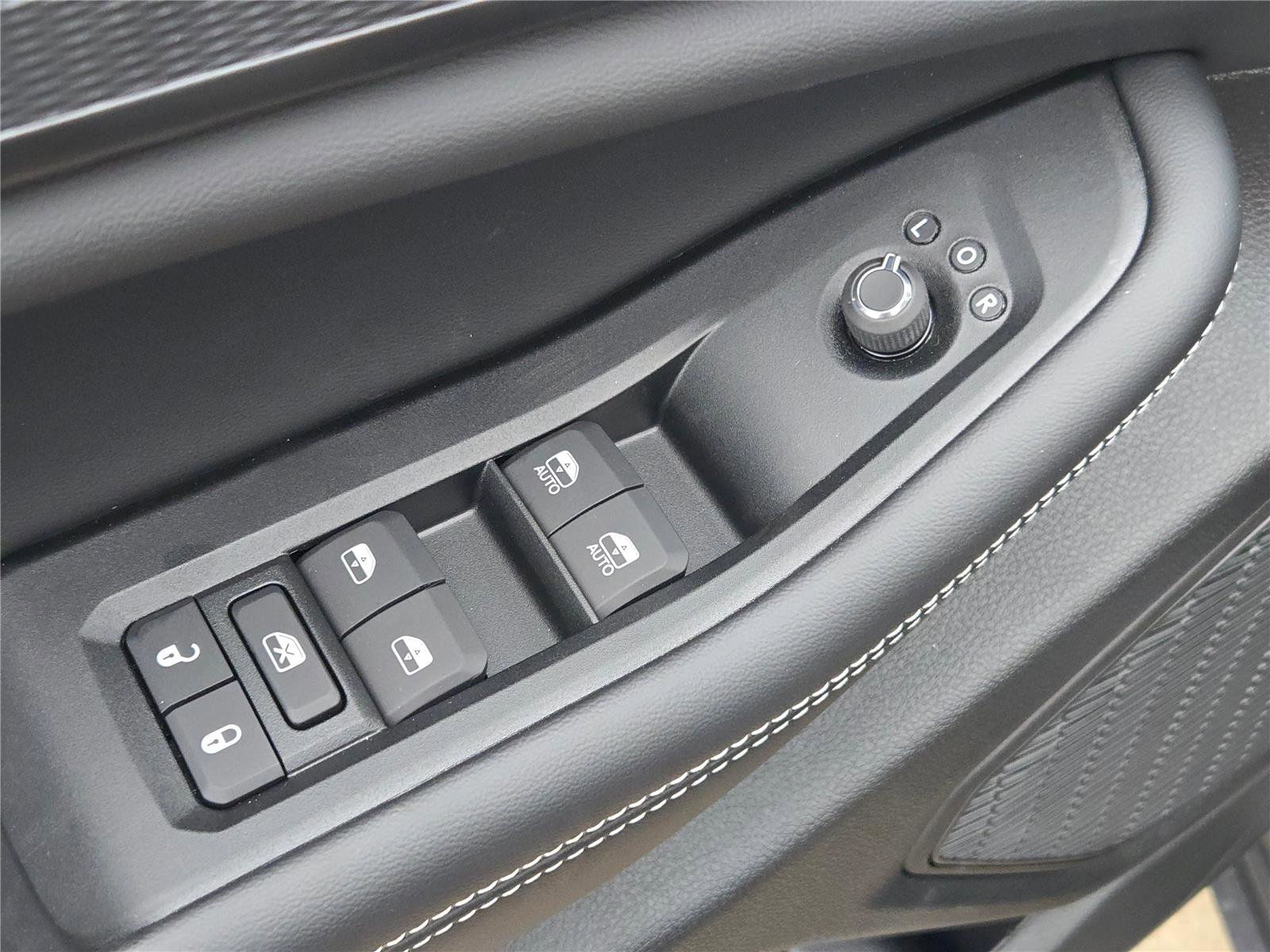 New 2025 Jeep Grand Cherokee Laredo w/ Luxury Tech Group I image 23