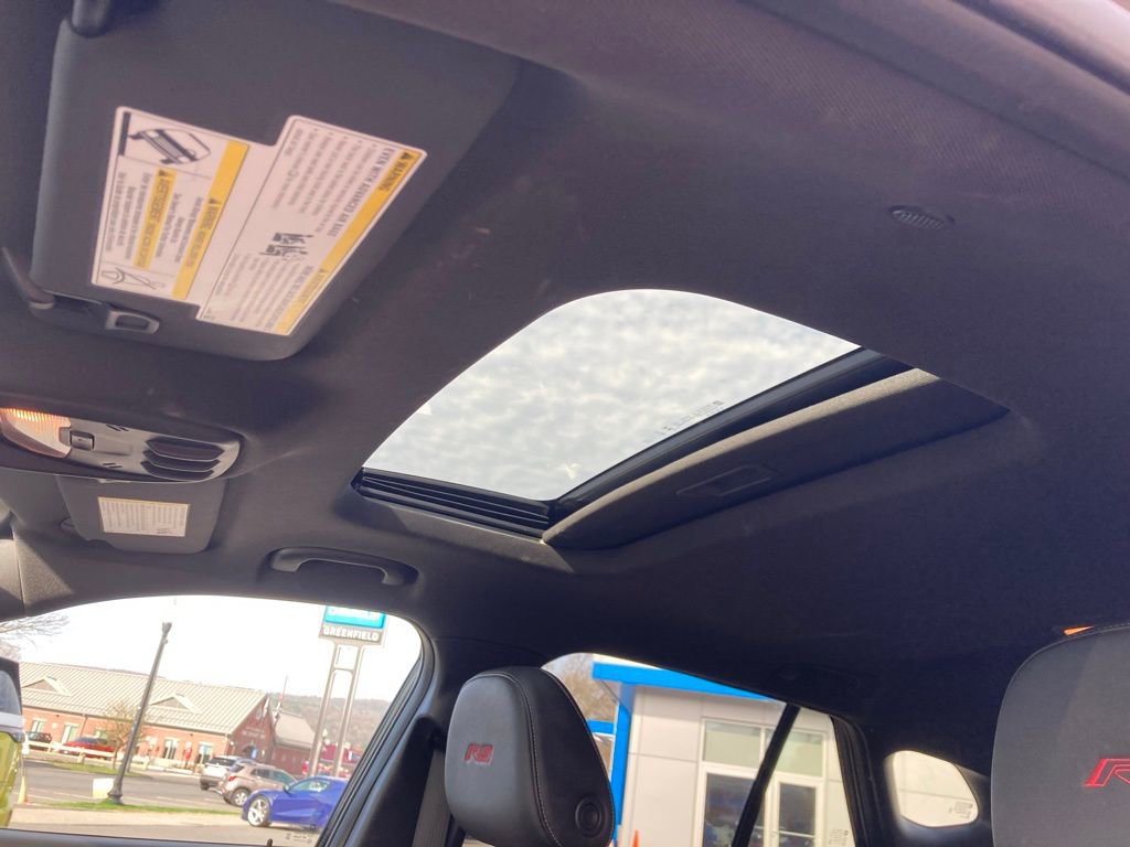 Used 2025 Chevrolet Trax RS w/ Sunroof Package FWD image 10