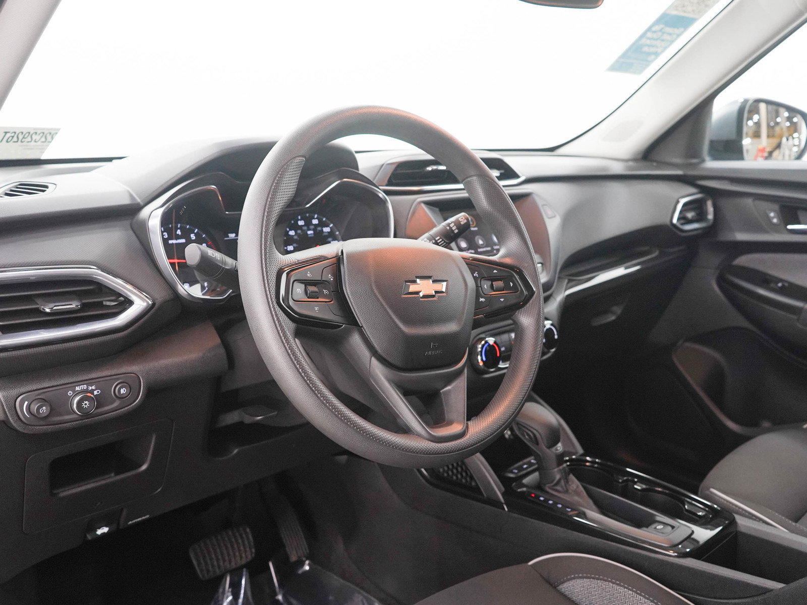 Used 2022 Chevrolet TrailBlazer LT AWD/4WD image 23