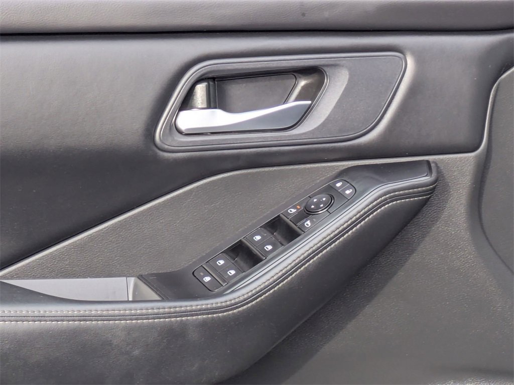 Used 2024 Nissan Rogue SV image 13