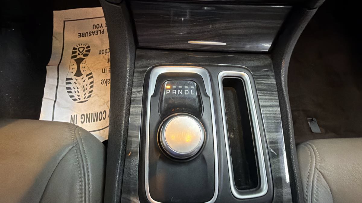Used 2017 Chrysler 300 Limited RWD image 21