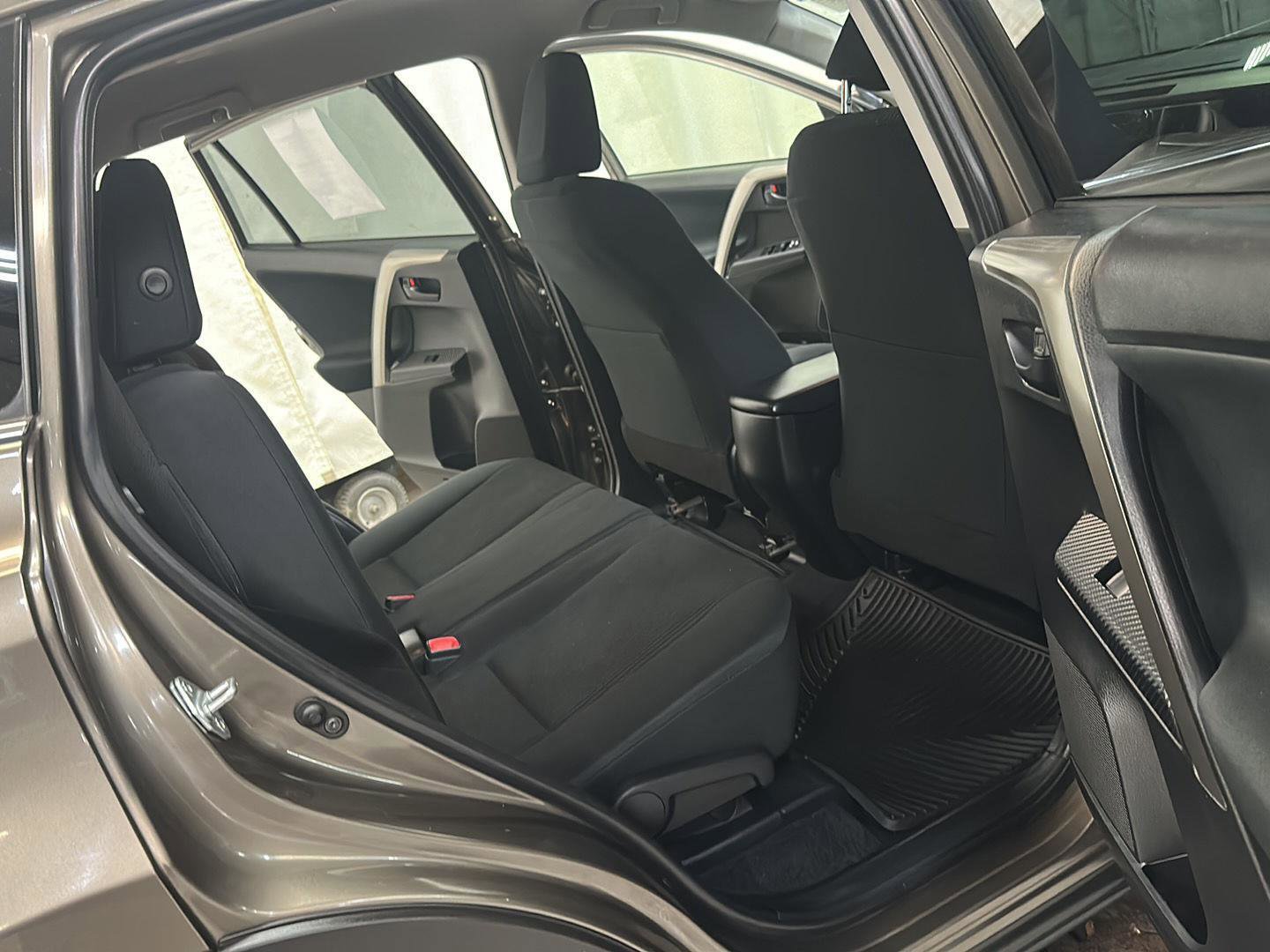 Used 2015 Toyota RAV4 LE AWD/4WD image 28