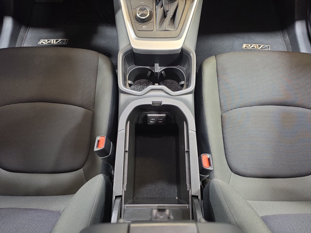 Used 2025 Toyota RAV4 LE AWD/4WD image 16