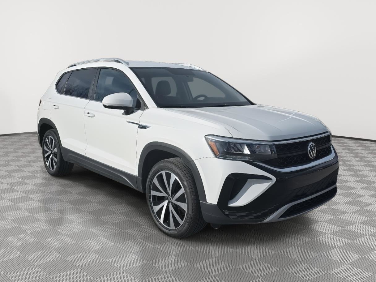 Used 2022 Volkswagen Taos SE image 1