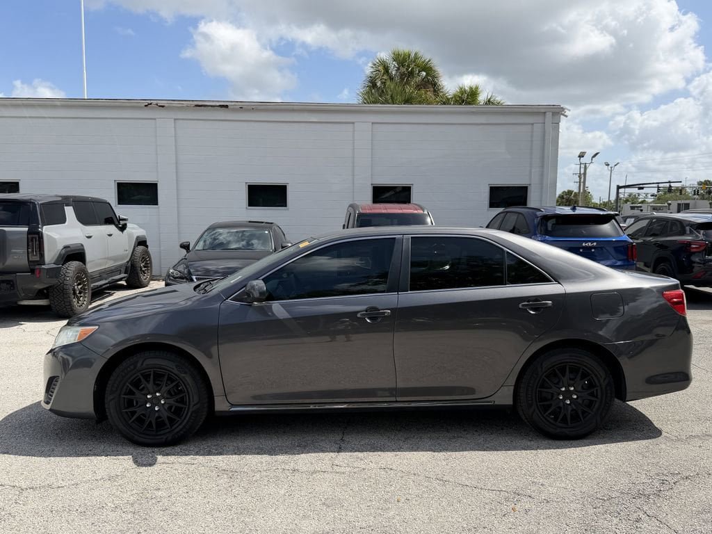 Used 2013 Toyota Camry LE image 4