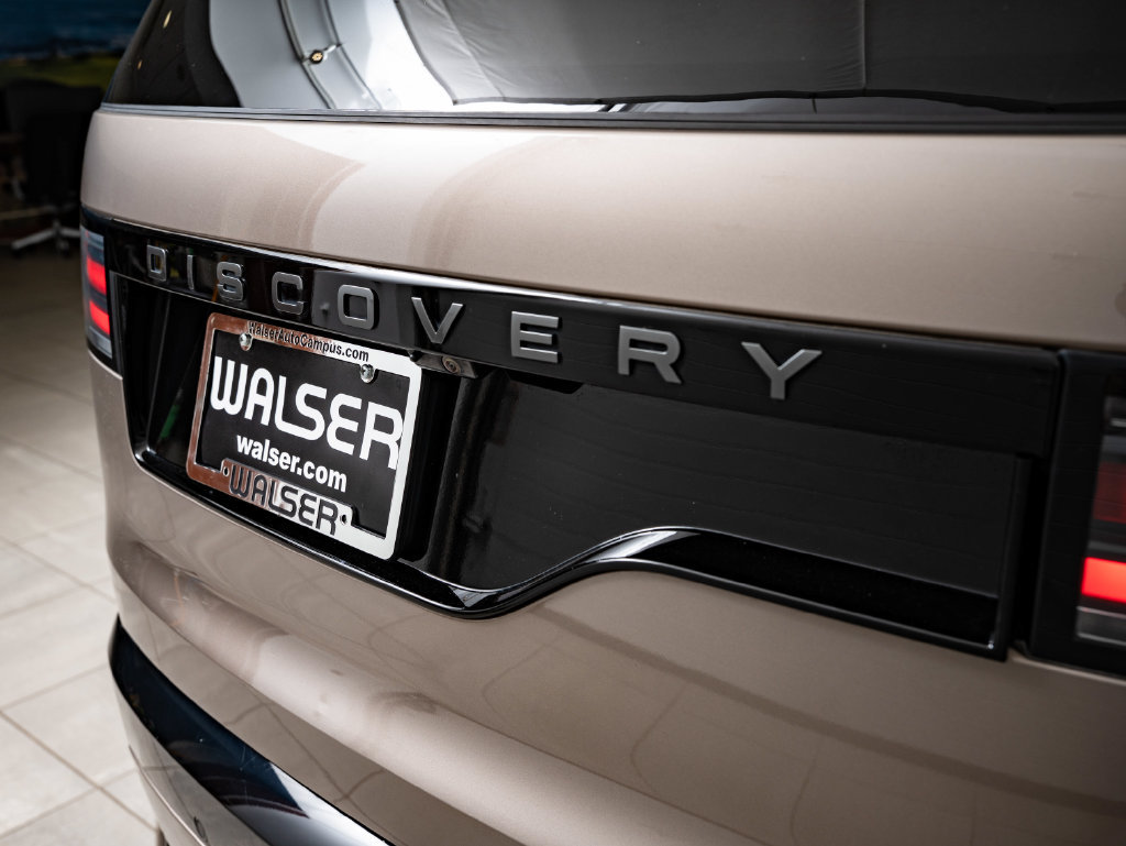 Used 2024 Land Rover Discovery Dynamic SE AWD/4WD image 18