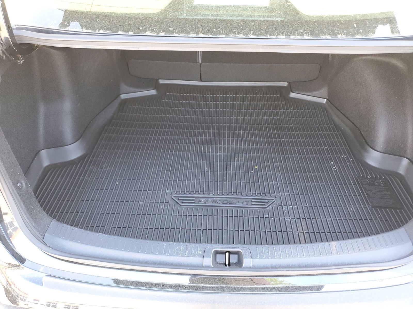 Certified 2025 Toyota Corolla SE w/ Convenience Package FWD image 9