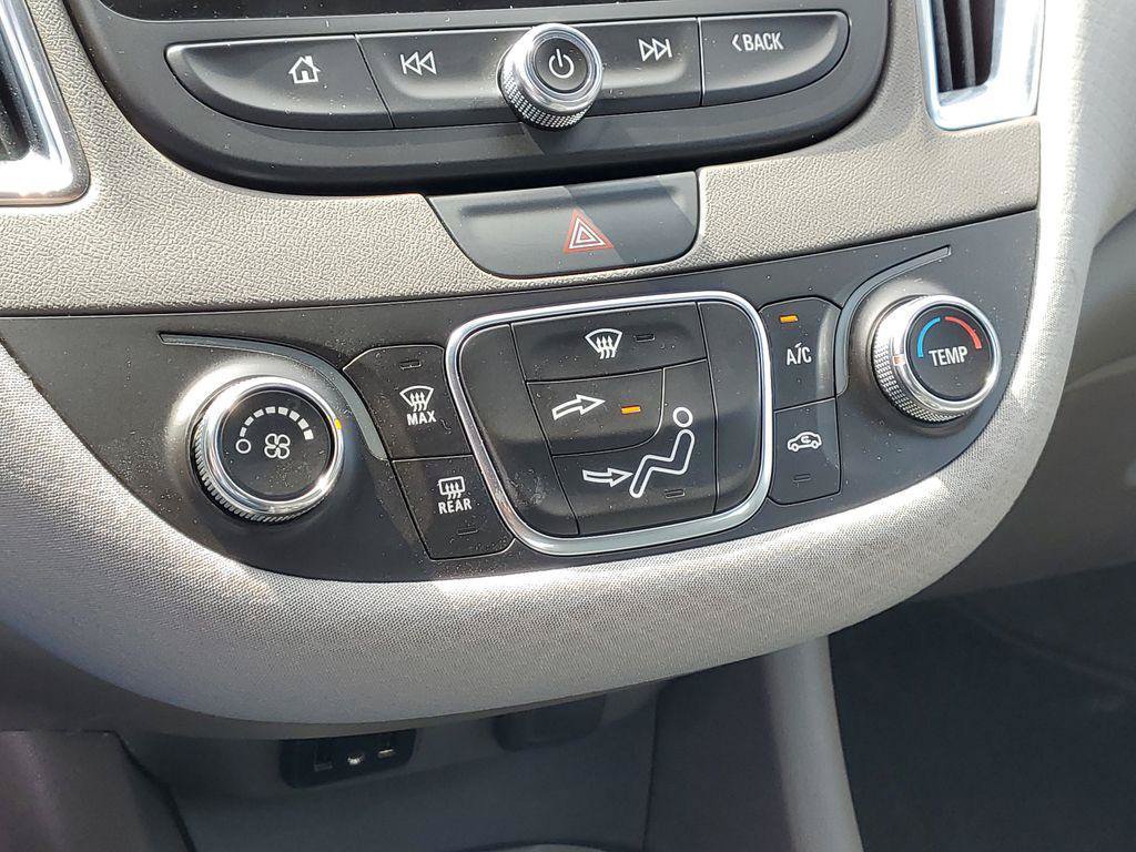 Used 2018 Chevrolet Malibu LT FWD image 16