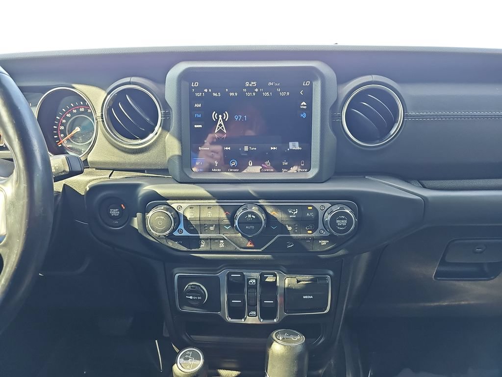 Used 2019 Jeep Wrangler Unlimited Sahara w/ Uconnect 4C Nav & Sound Group AWD/4WD image 20