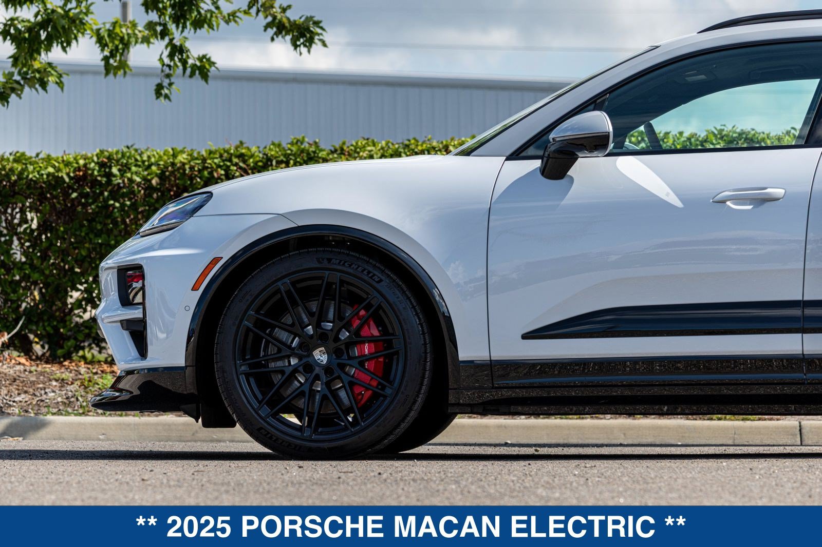 Used 2025 Porsche Macan Turbo Electric AWD/4WD image 35