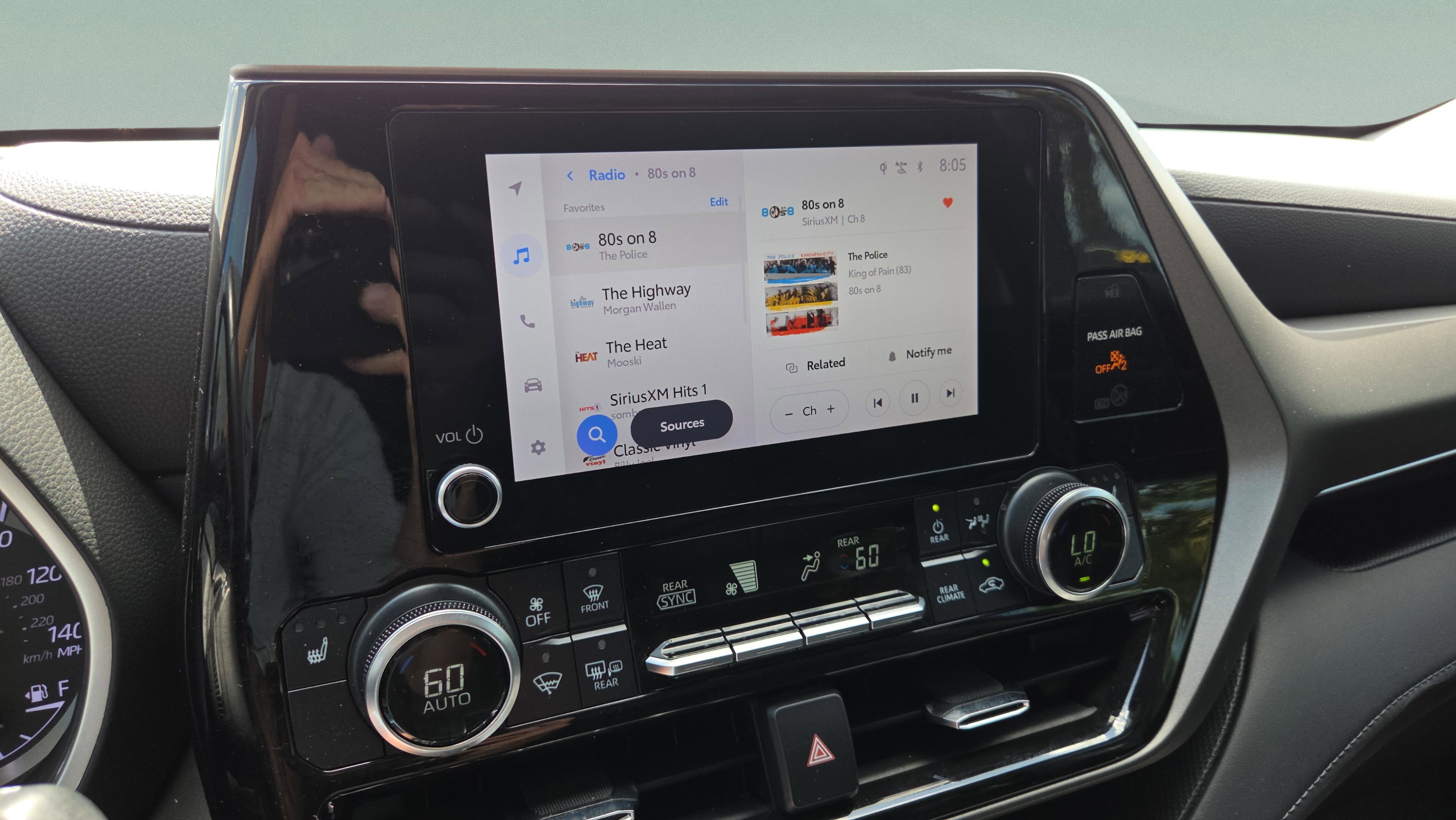 Used 2023 Toyota Highlander XLE image 25