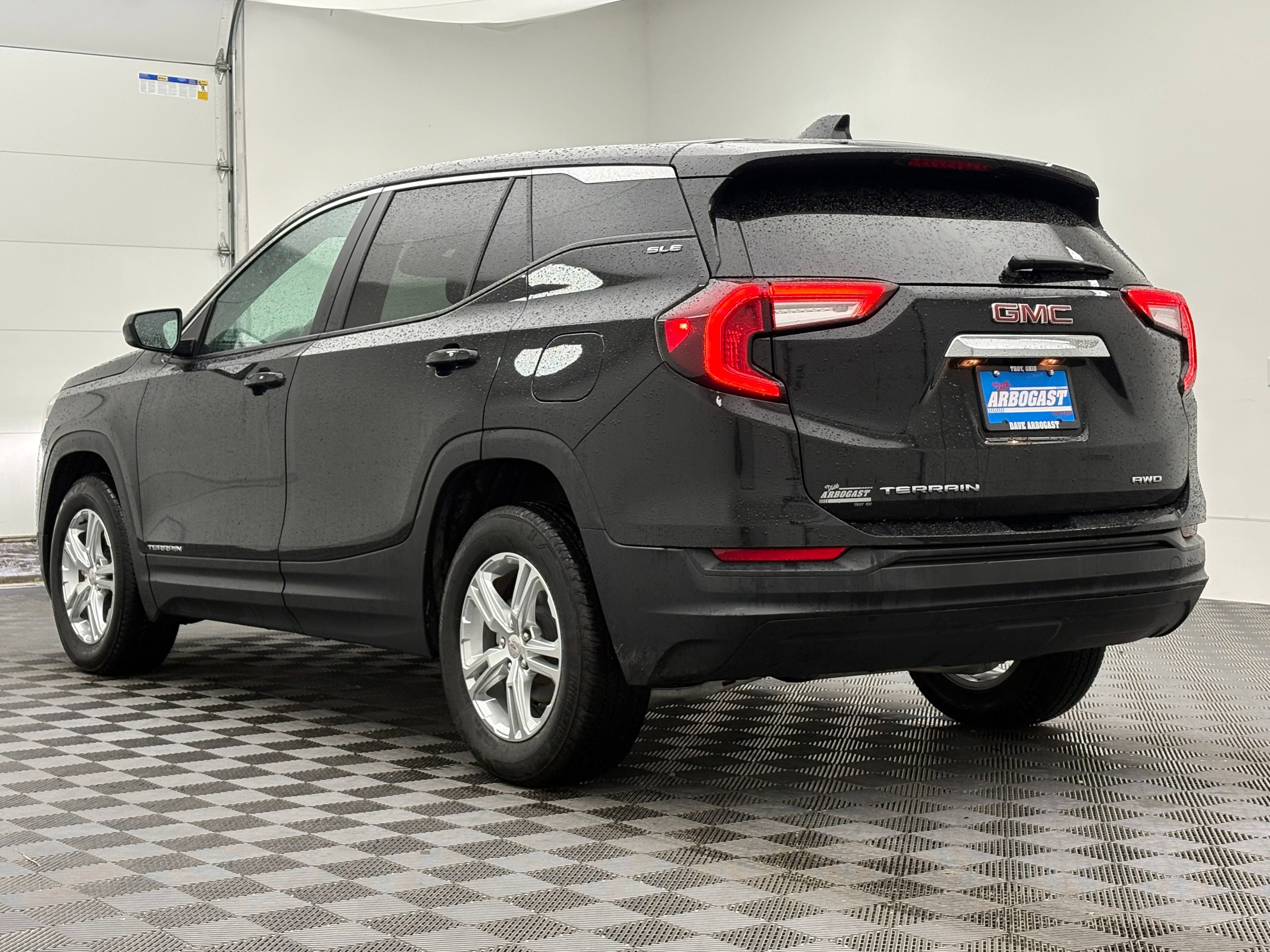 Used 2024 GMC Terrain SLE AWD/4WD image 9