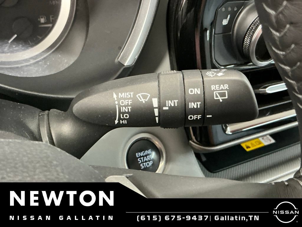 Used 2024 Toyota Highlander XLE AWD/4WD image 39