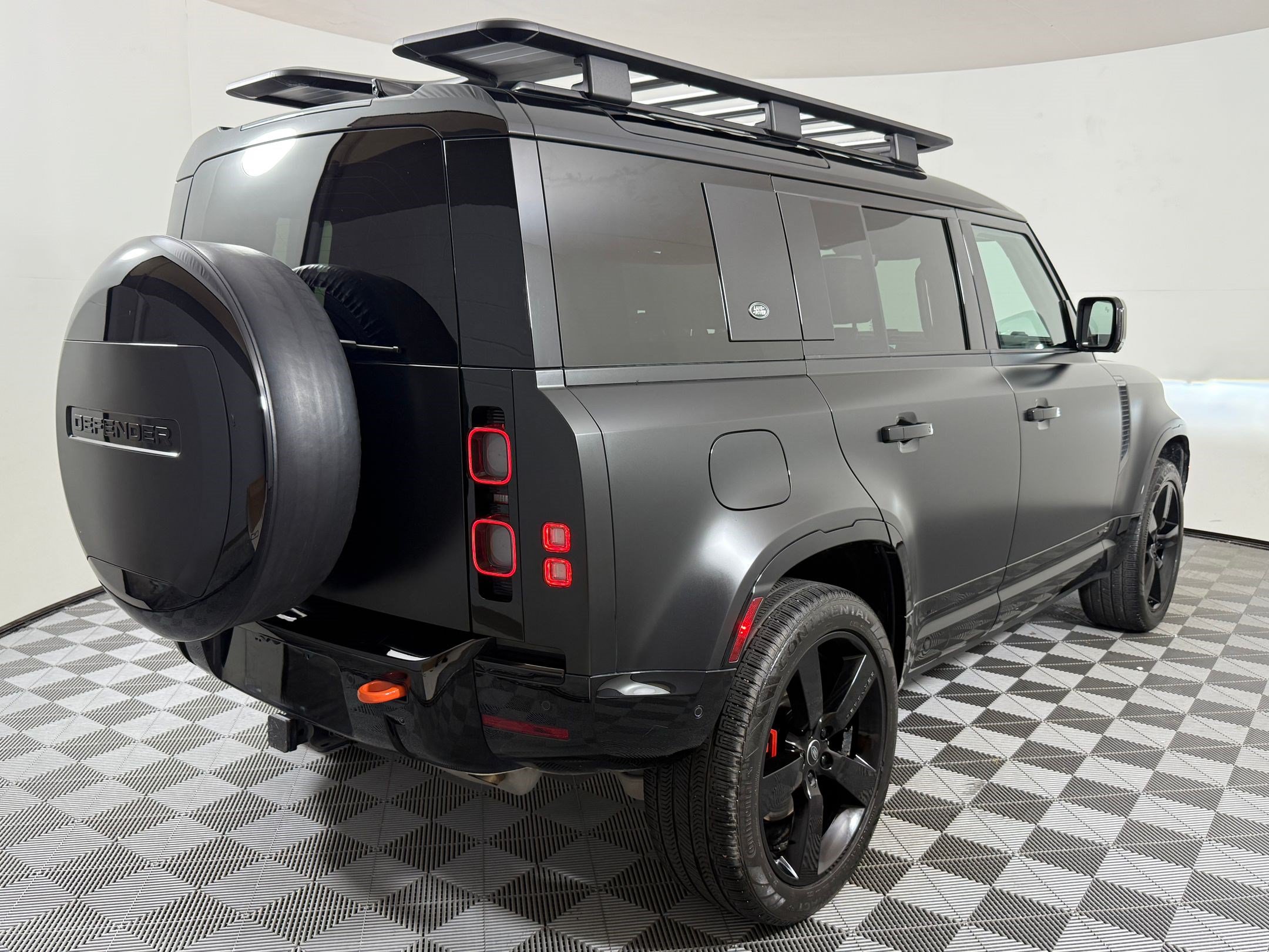Used 2024 Land Rover Defender 110 X AWD/4WD image 9