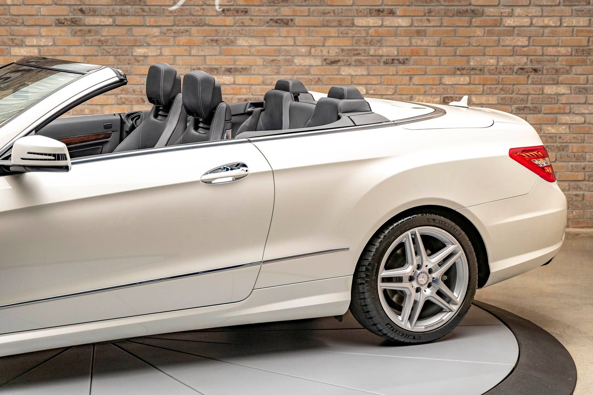 Used 2011 Mercedes-Benz E 550 Cabriolet image 8