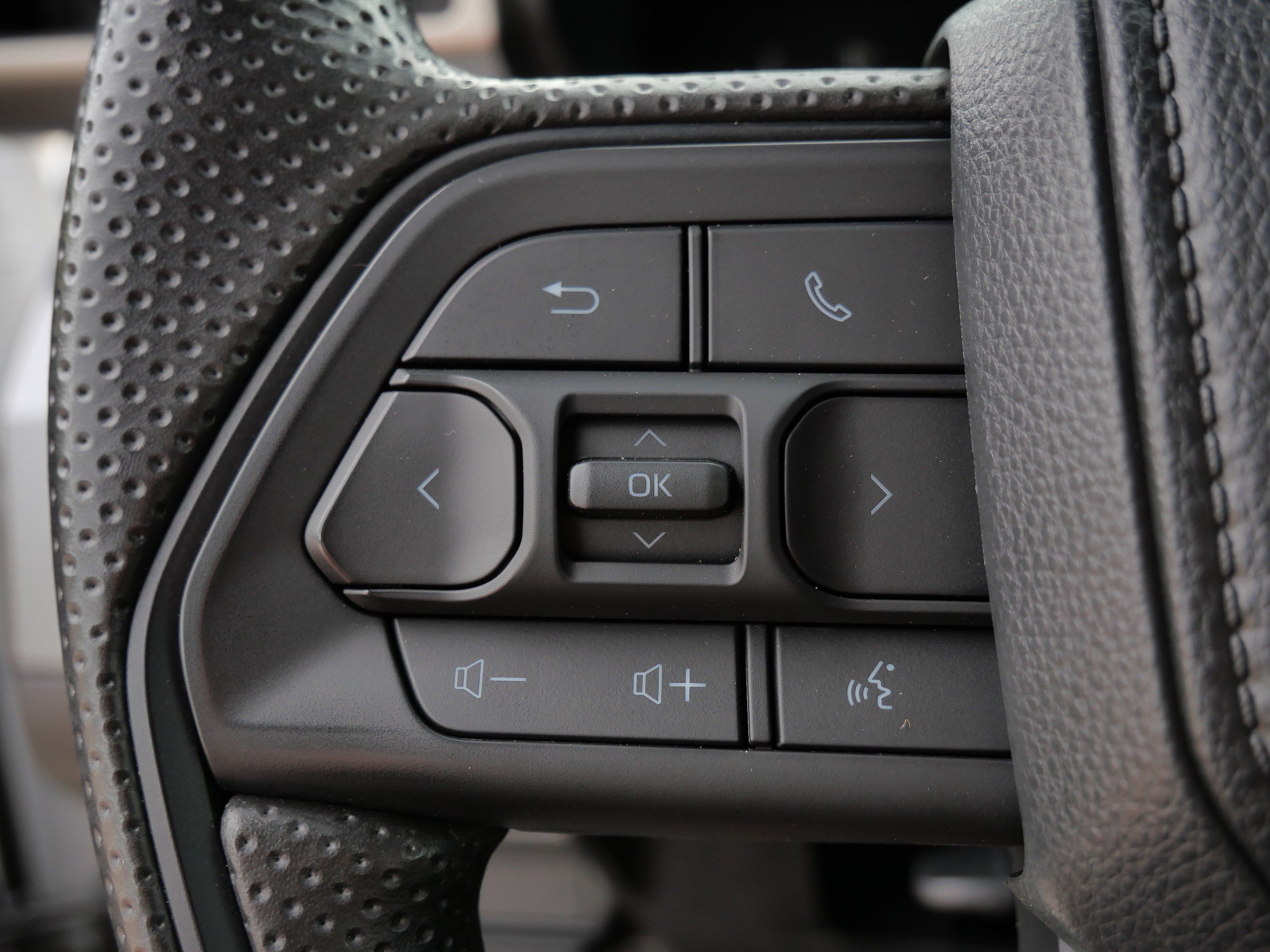 Certified 2024 Toyota Tacoma SR5 AWD/4WD image 28