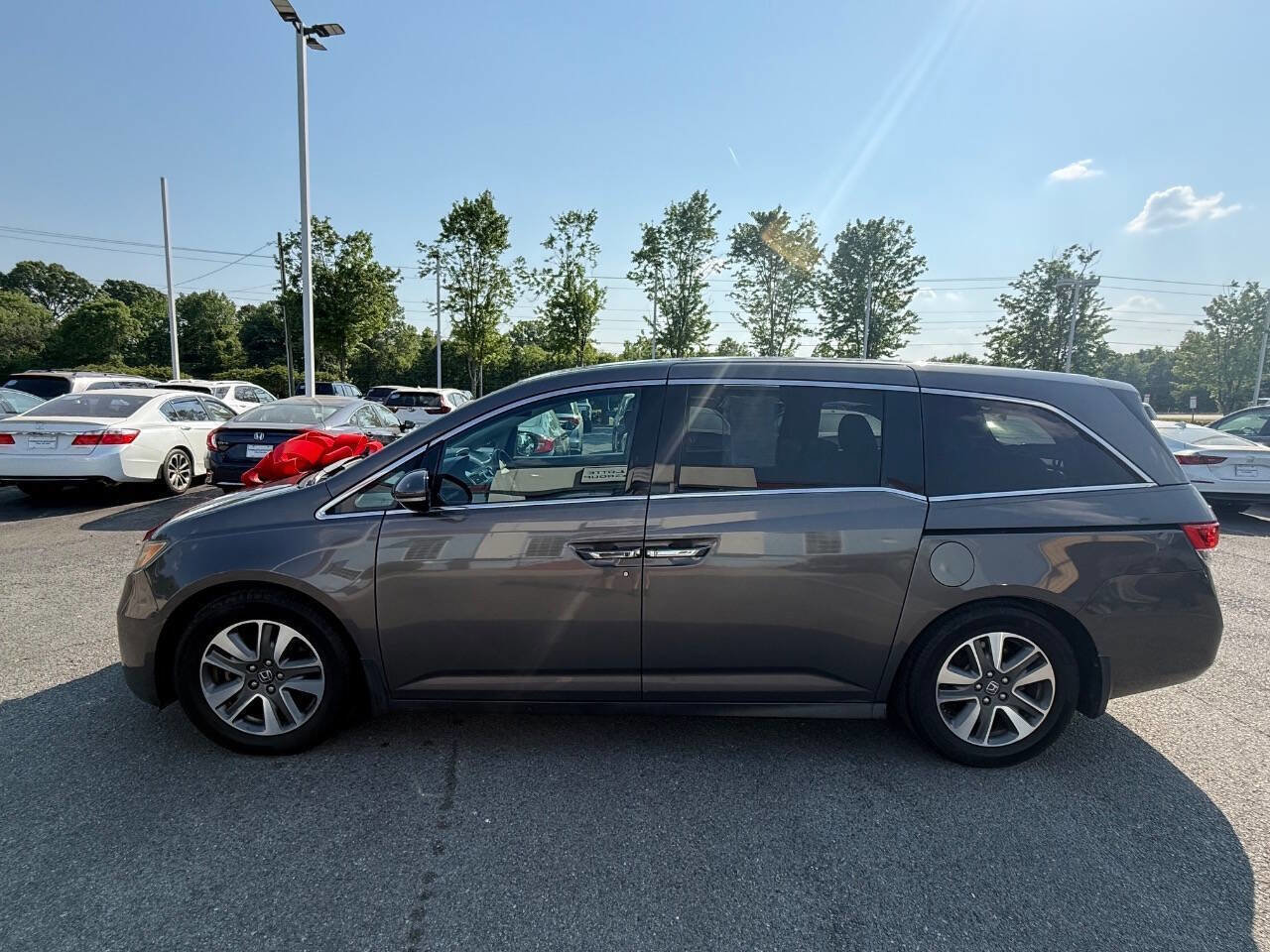 Used 2016 Honda Odyssey Touring Elite image 3