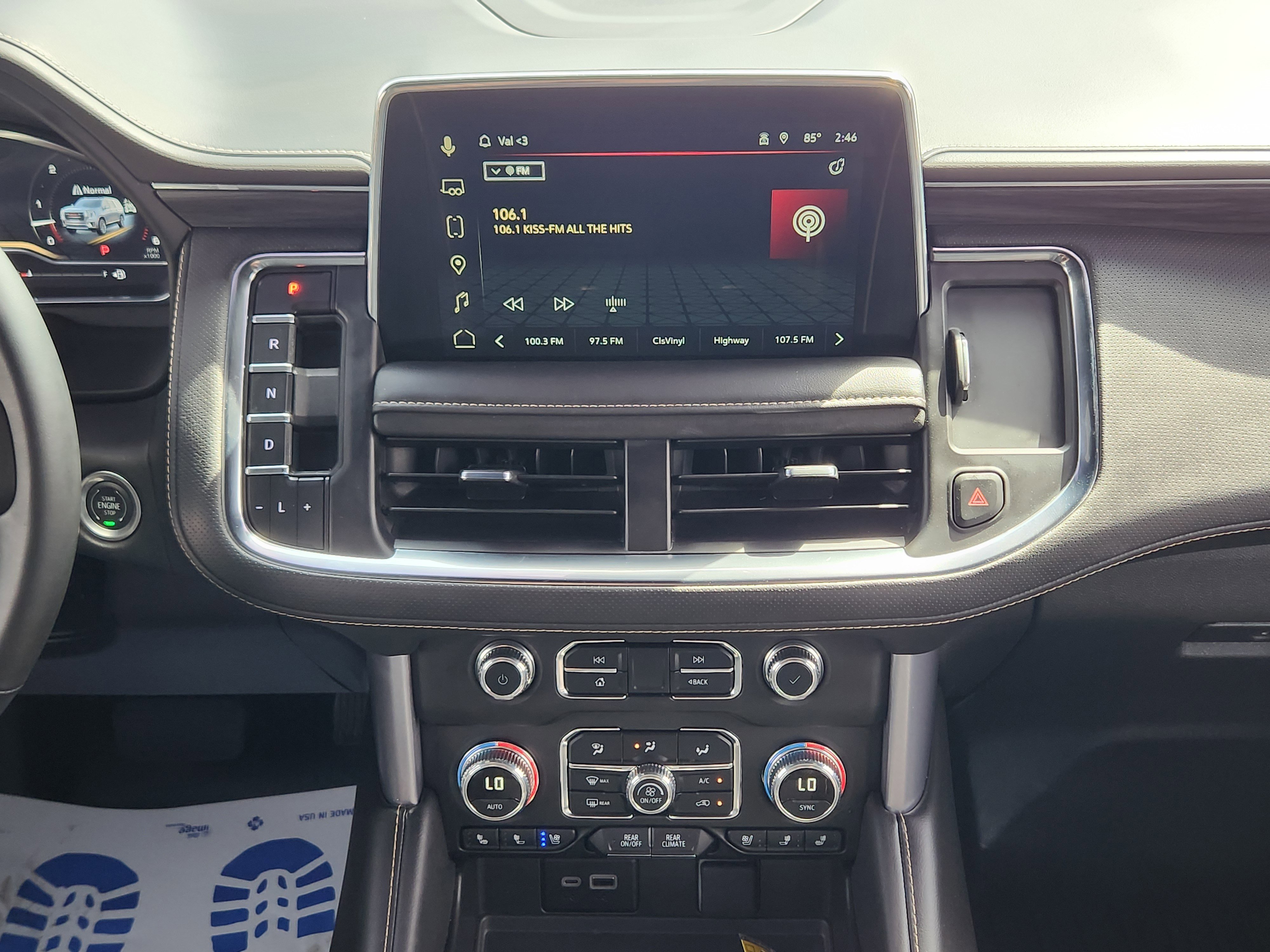 Used 2024 GMC Yukon SLT w/ SLT Luxury Package image 19