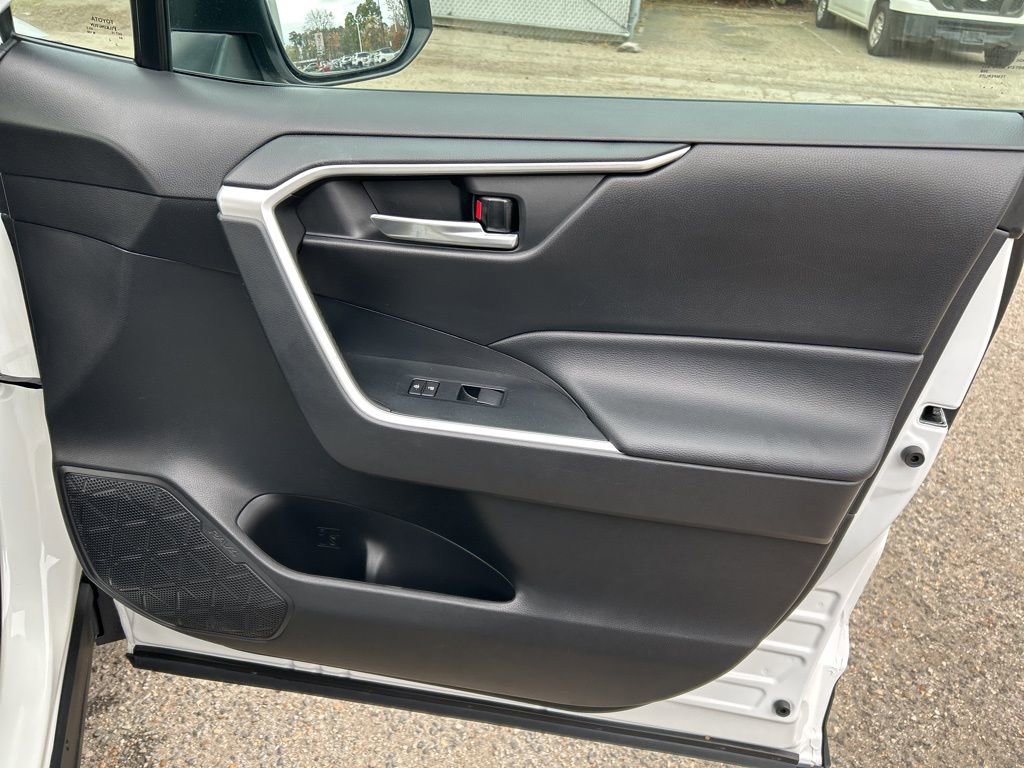 Used 2021 Toyota RAV4 XLE image 25
