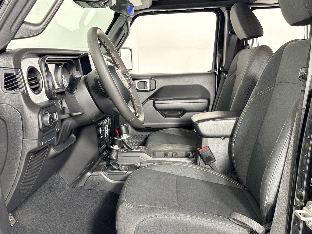 Used 2024 Jeep Wrangler Unlimited w/ Convenience Group AWD/4WD image 10