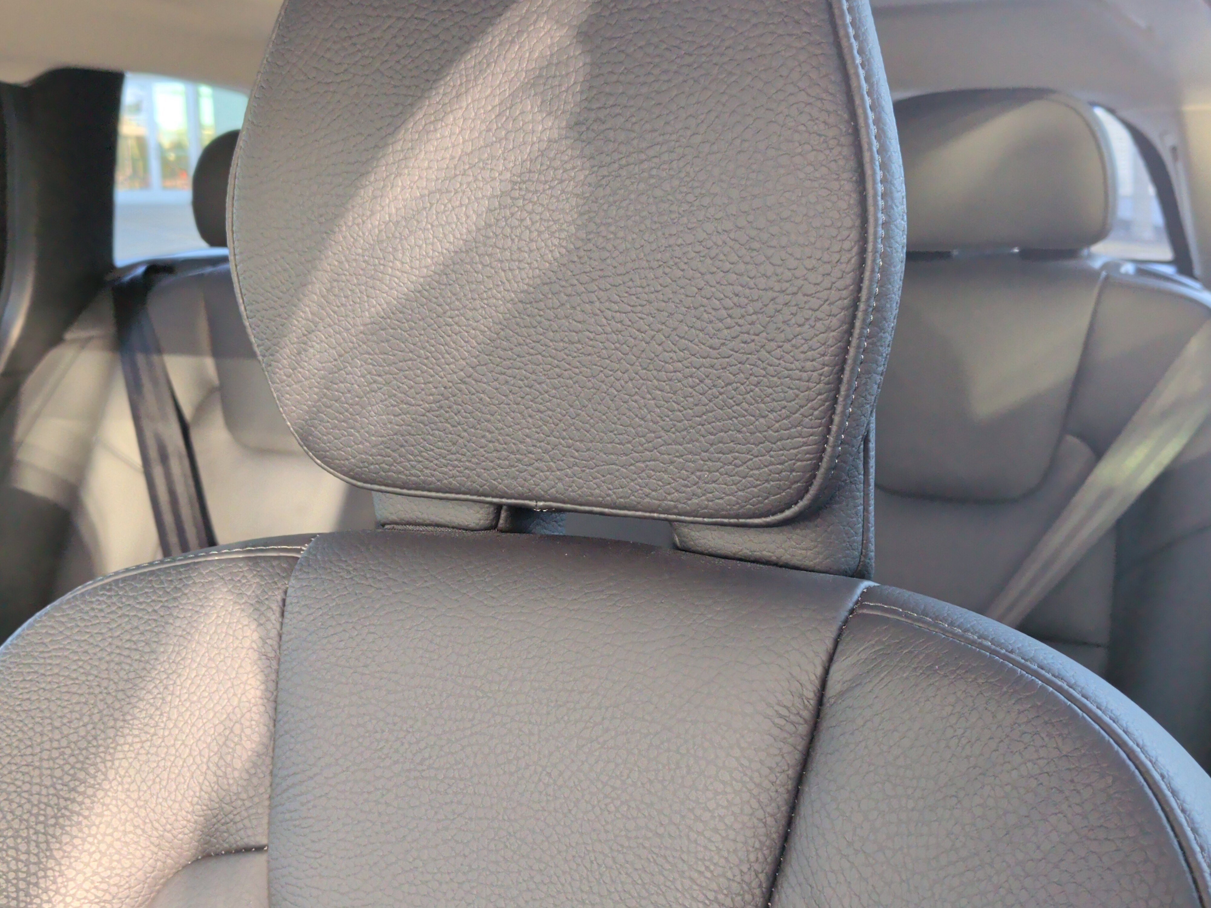 Used 2025 Volvo V60 B5 Cross Country Plus image 31