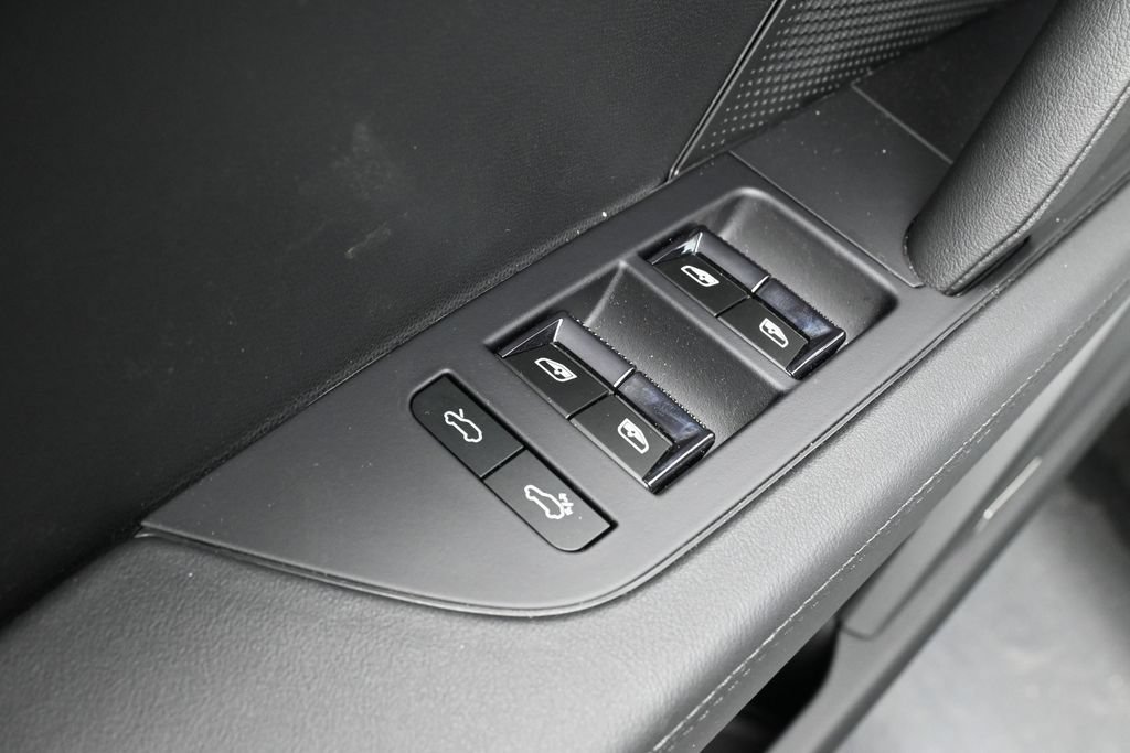 New 2026 Porsche Cayenne Electric AWD/4WD image 9