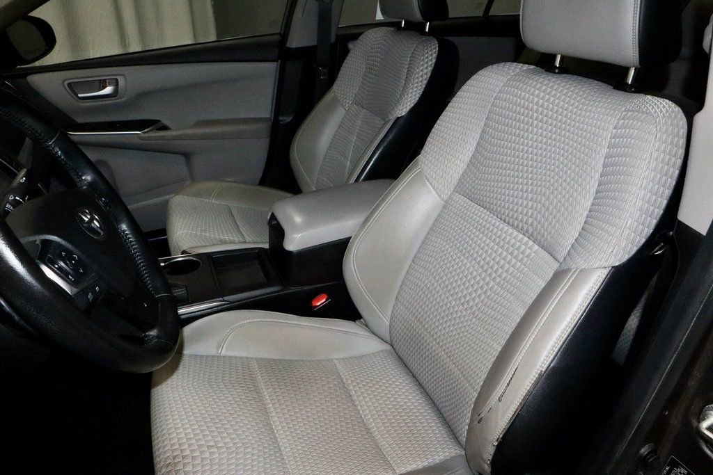 Used 2015 Toyota Camry SE image 26