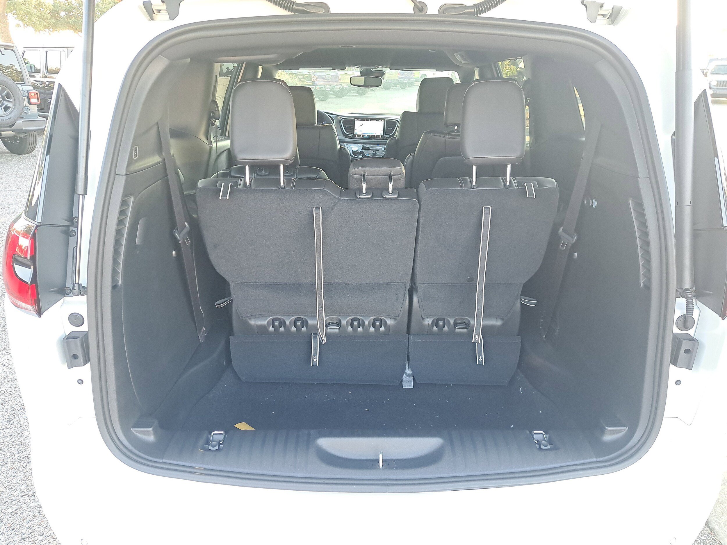 New 2026 Chrysler Pacifica Select w/ S Appearance Package FWD image 6