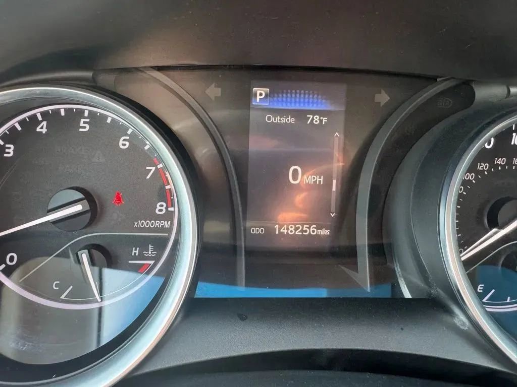Used 2018 Toyota Camry SE FWD image 24