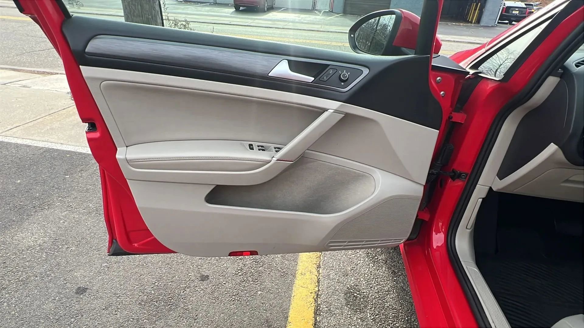 Used 2019 Volkswagen Golf SE image 22