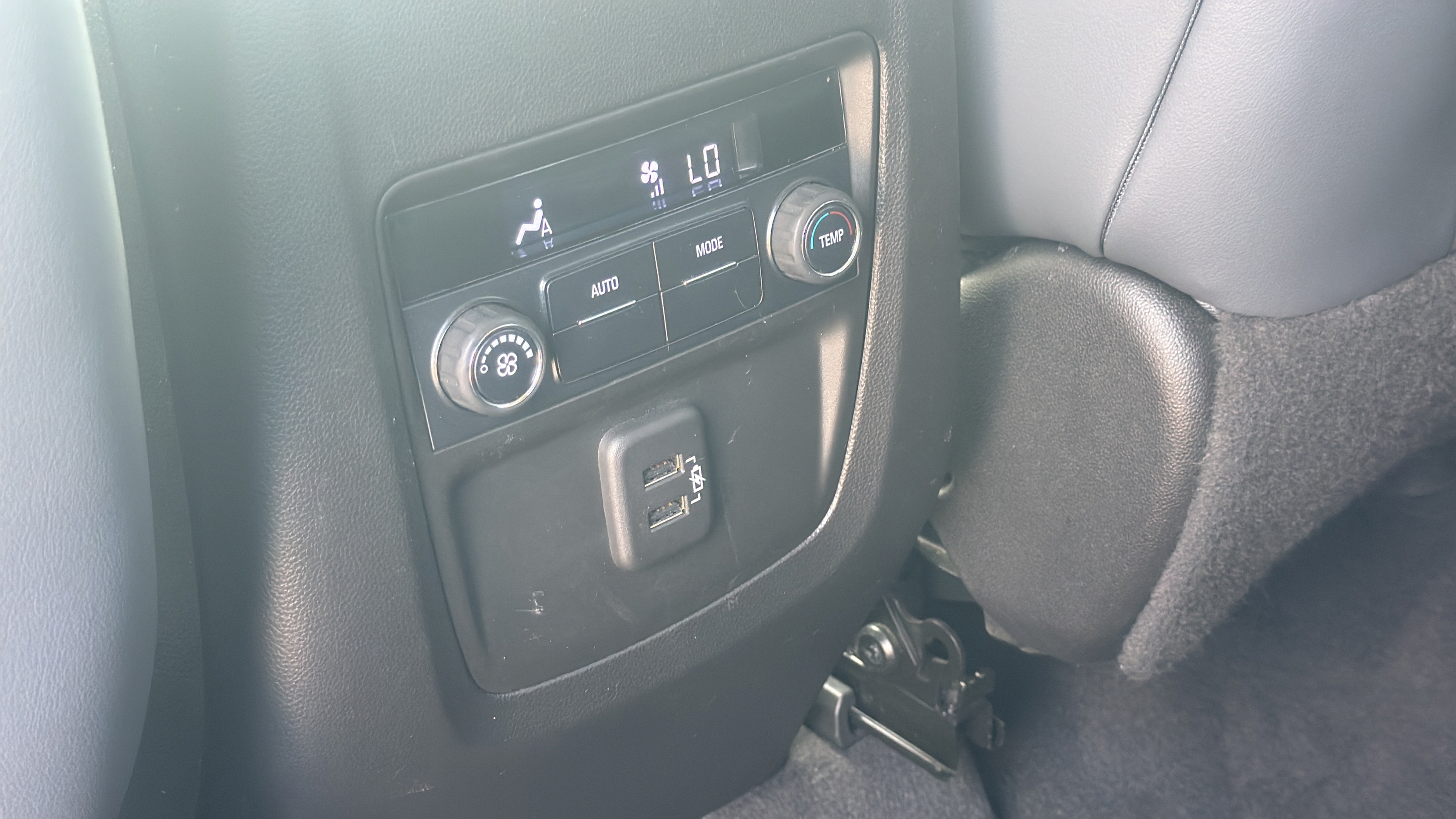 Used 2019 Buick Enclave Essence FWD image 25
