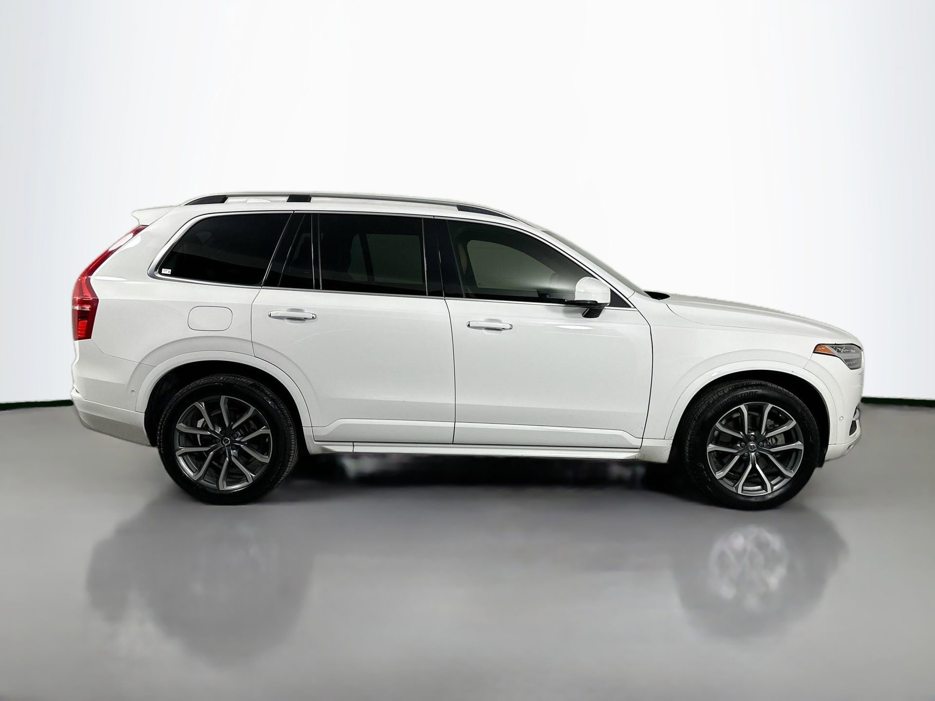 Used 2018 Volvo XC90 T6 Momentum w/ Convenience Package image 5