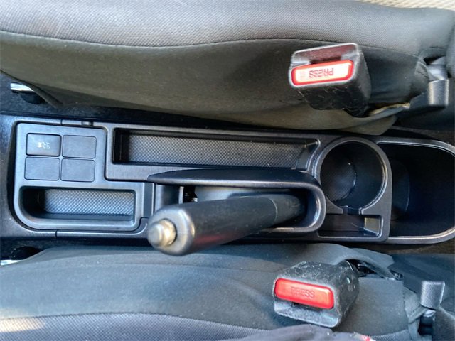 Used 2013 Toyota Yaris L image 19