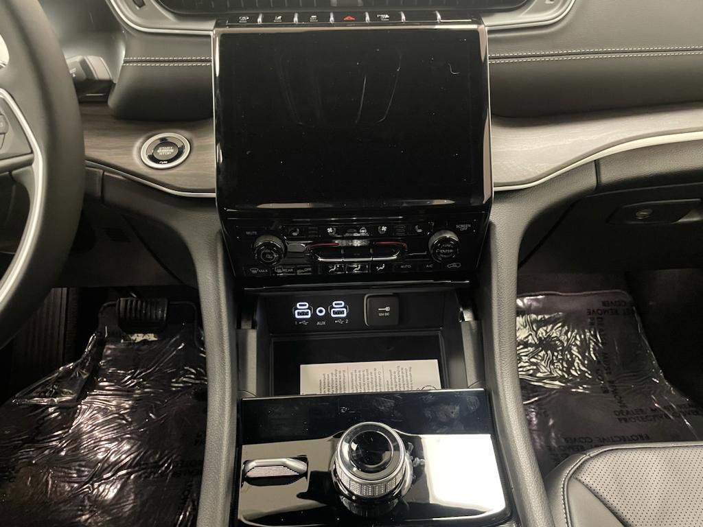 New 2025 Jeep Grand Cherokee L Limited w/ Luxury Tech Group II image 9